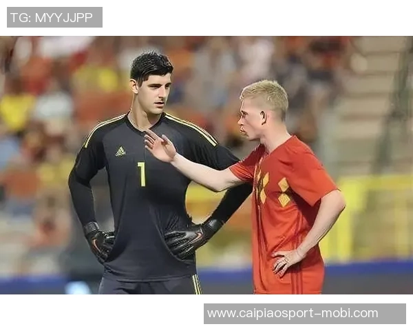 妻子社交媒体分享与库尔图瓦游戏夜照片展现休闲时光的乐趣